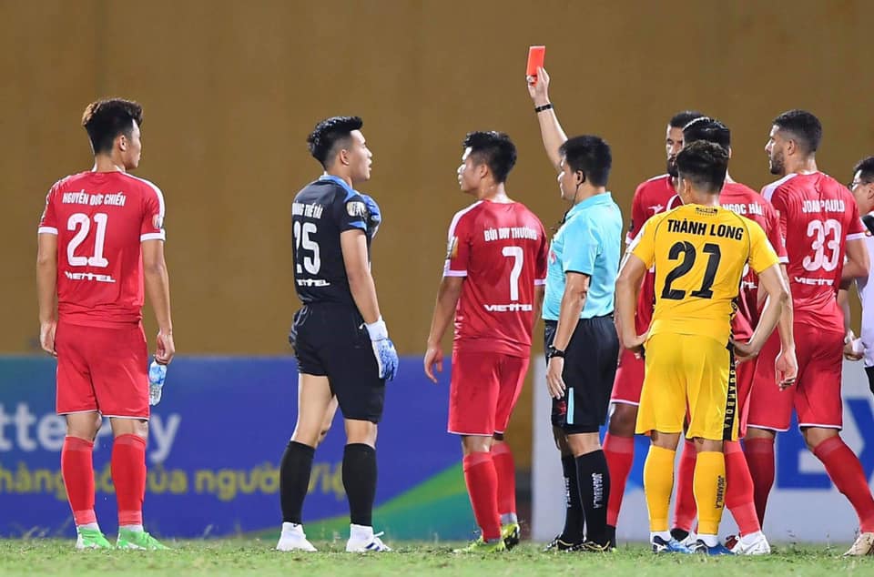 De Souza tỏa sáng, Viettel tìm lại nụ cười chiến thắng ở trận cầu 2 thẻ đỏ De Souza tỏa sáng, Viettel tìm lại nụ cười chiến thắng ở trận cầu 2 thẻ đỏ