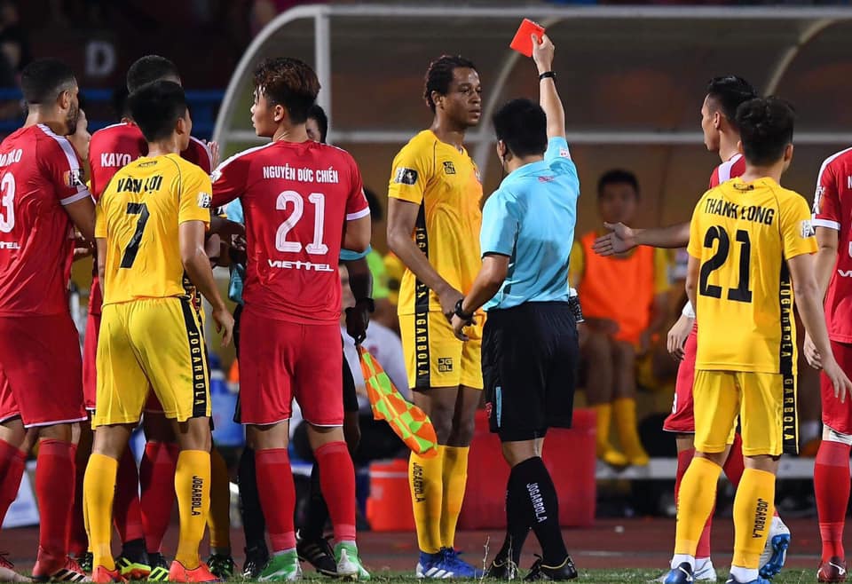 De Souza tỏa sáng, Viettel tìm lại nụ cười chiến thắng ở trận cầu 2 thẻ đỏ - 1 De Souza tỏa sáng, Viettel tìm lại nụ cười chiến thắng ở trận cầu 2 thẻ đỏ - 1