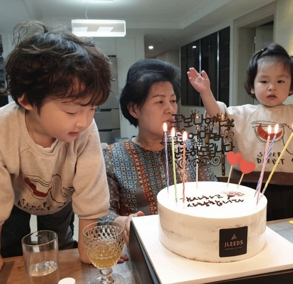 Sau nhiều nghi vấn tan vỡ với Song Joong Ki, Song Hye Kyo lại vắng mặt trong sinh nhật của mẹ chồng? Sau nhiều nghi vấn tan vỡ với Song Joong Ki, Song Hye Kyo lại vắng mặt trong sinh nhật của mẹ chồng?