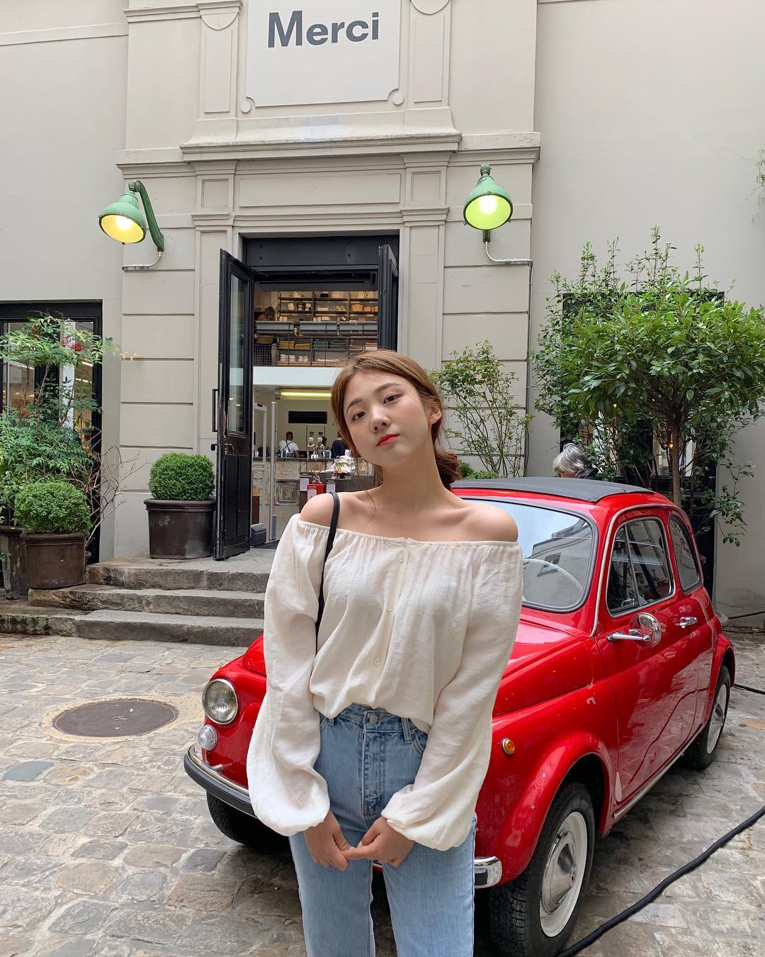 Đếm sơ sơ đã có 6 mẫu áo blouse xinh không để đâu cho hết giúp nàng công sở mặc đẹp suốt hè này - 13 Đếm sơ sơ đã có 6 mẫu áo blouse xinh không để đâu cho hết giúp nàng công sở mặc đẹp suốt hè này - 13
