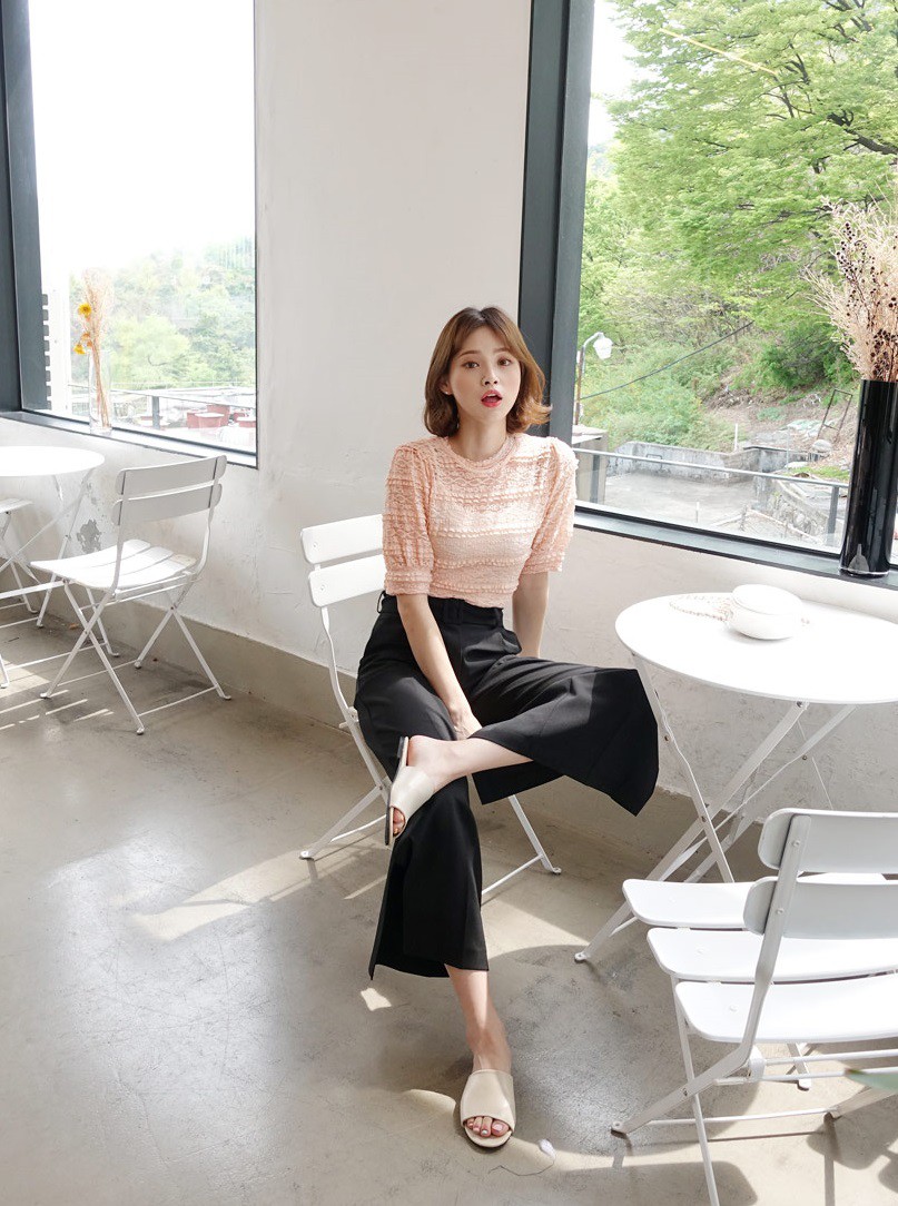 Đếm sơ sơ đã có 6 mẫu áo blouse xinh không để đâu cho hết giúp nàng công sở mặc đẹp suốt hè này - 23 Đếm sơ sơ đã có 6 mẫu áo blouse xinh không để đâu cho hết giúp nàng công sở mặc đẹp suốt hè này - 23