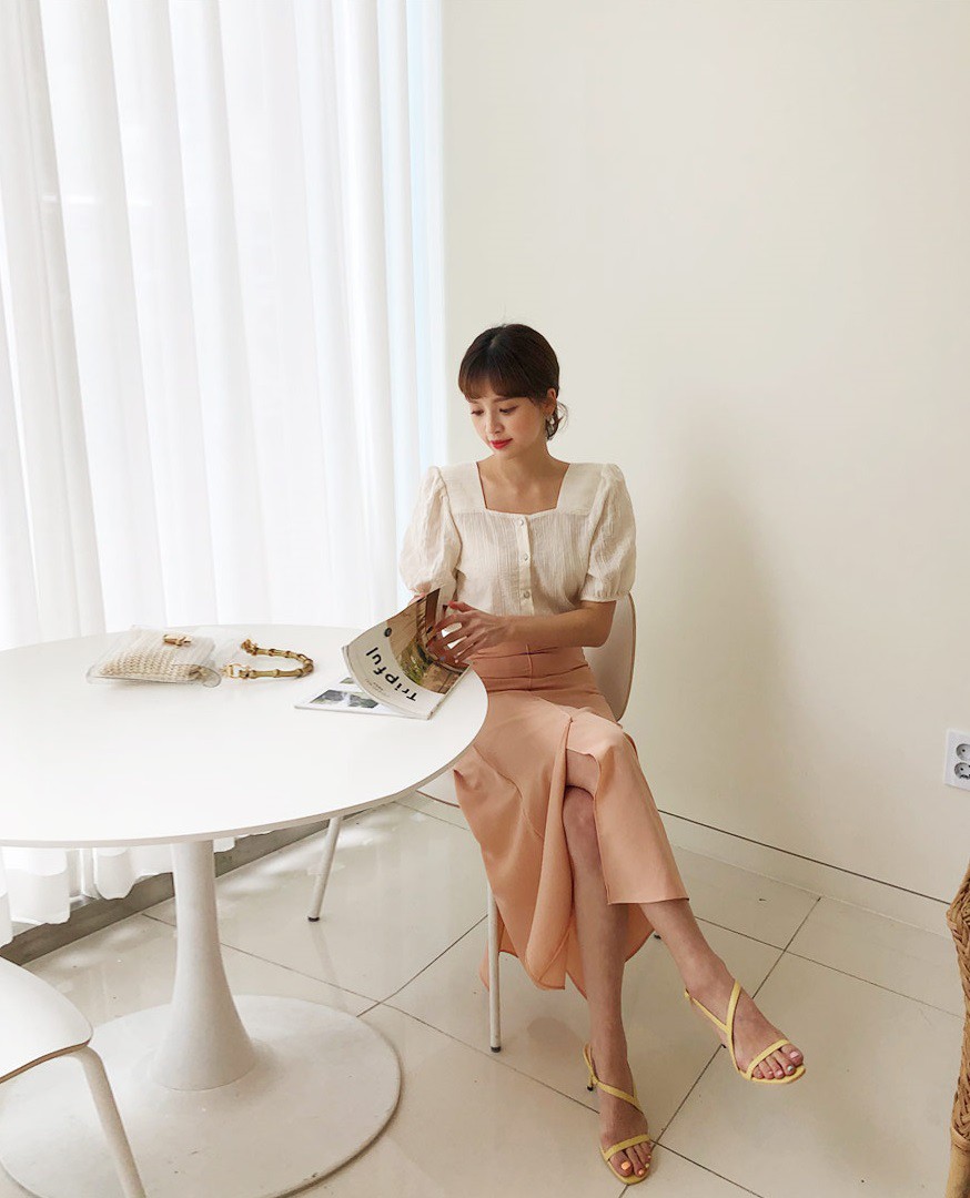Đếm sơ sơ đã có 6 mẫu áo blouse xinh không để đâu cho hết giúp nàng công sở mặc đẹp suốt hè này - 3 Đếm sơ sơ đã có 6 mẫu áo blouse xinh không để đâu cho hết giúp nàng công sở mặc đẹp suốt hè này - 3