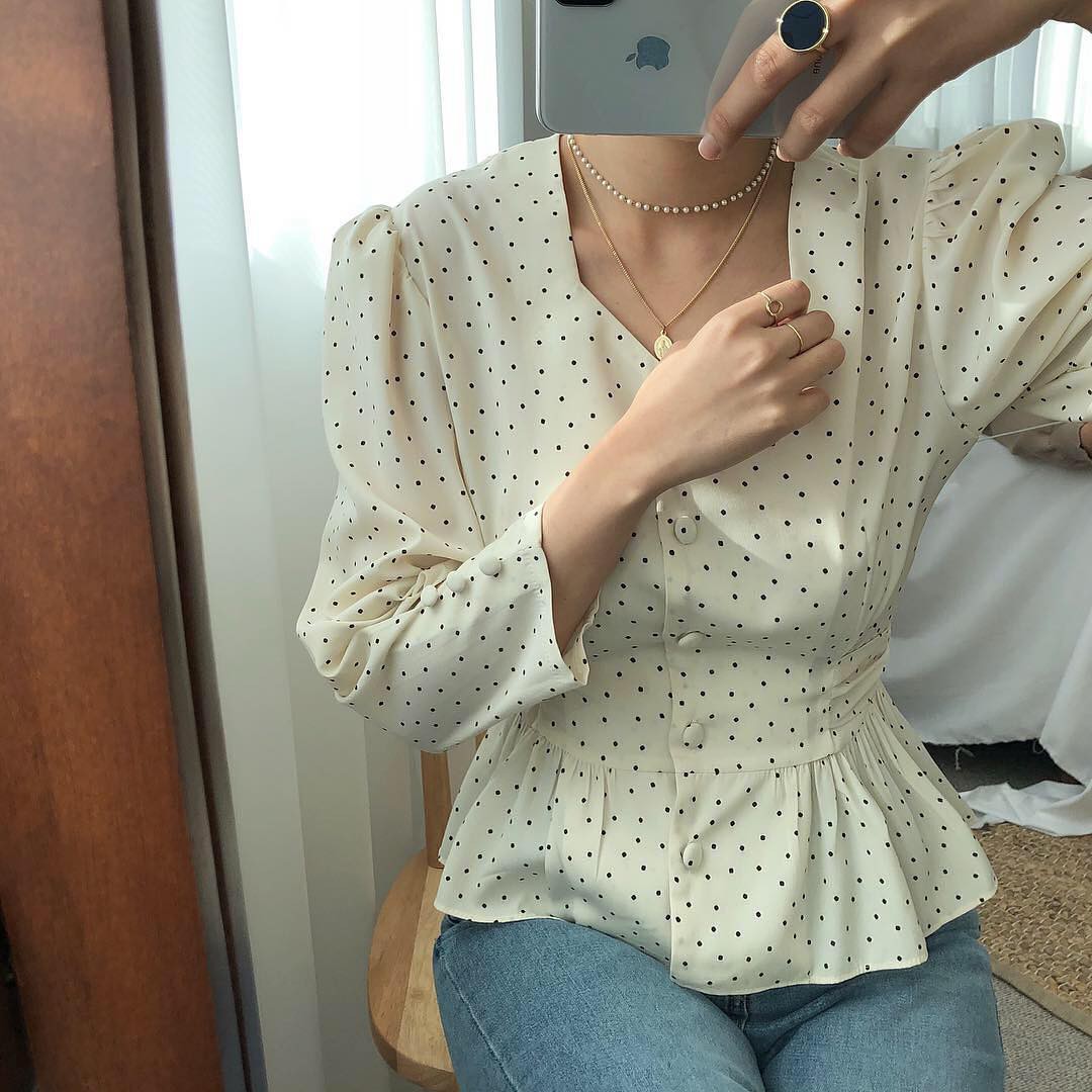 Đếm sơ sơ đã có 6 mẫu áo blouse xinh không để đâu cho hết giúp nàng công sở mặc đẹp suốt hè này - 8 Đếm sơ sơ đã có 6 mẫu áo blouse xinh không để đâu cho hết giúp nàng công sở mặc đẹp suốt hè này - 8