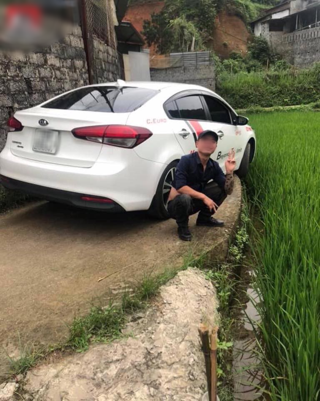 Mượn ô tô đến ra mắt nhà vợ tương lai ở quê cho oách, ai ngờ rể hụt khiến cả làng cười ra nước mắt Mượn ô tô đến ra mắt nhà vợ tương lai ở quê cho oách, ai ngờ rể hụt khiến cả làng cười ra nước mắt