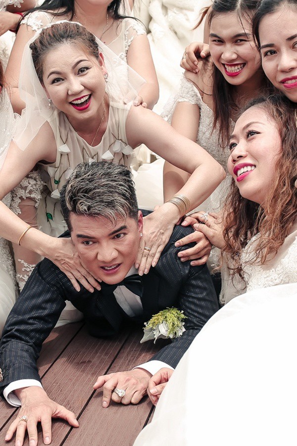 Đàm Vĩnh Hưng: 'Nhiều đứa nhỏ lắm vẫn gọi tôi thằng nọ thằng kia, rồi chửi tôi được' - 2 Đàm Vĩnh Hưng: 'Nhiều đứa nhỏ lắm vẫn gọi tôi thằng nọ thằng kia, rồi chửi tôi được' - 2