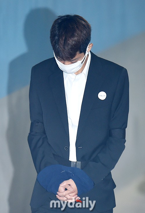 Jung Joon Young có mặt tại phiên tòa đầu tiên sau 2 tháng bị bắt: Từ quay lén đến hiếp dâm tập thể, y đều thừa nhận! - 3 Jung Joon Young có mặt tại phiên tòa đầu tiên sau 2 tháng bị bắt: Từ quay lén đến hiếp dâm tập thể, y đều thừa nhận! - 3