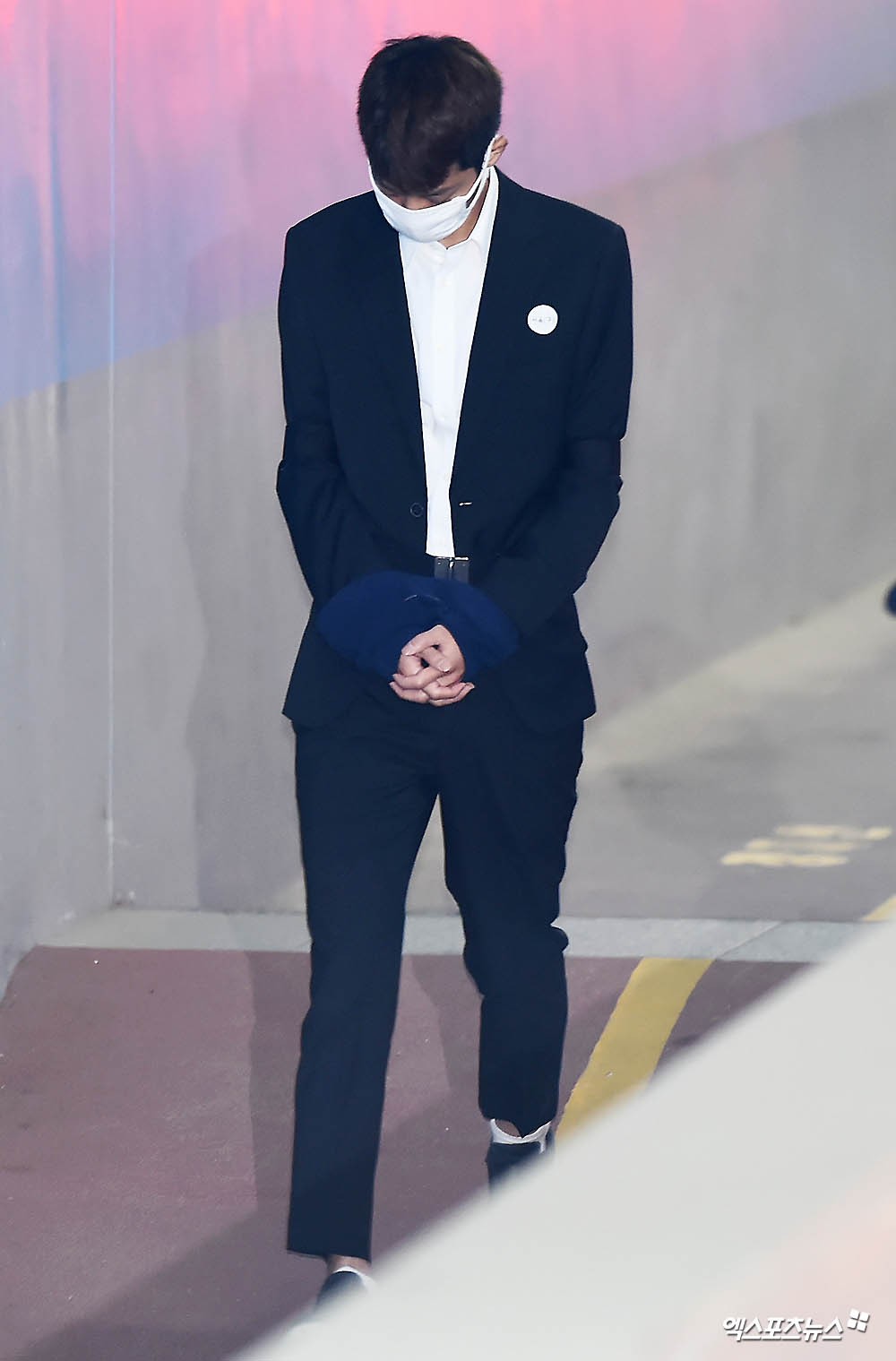 Jung Joon Young có mặt tại phiên tòa đầu tiên sau 2 tháng bị bắt: Từ quay lén đến hiếp dâm tập thể, y đều thừa nhận! Jung Joon Young có mặt tại phiên tòa đầu tiên sau 2 tháng bị bắt: Từ quay lén đến hiếp dâm tập thể, y đều thừa nhận!