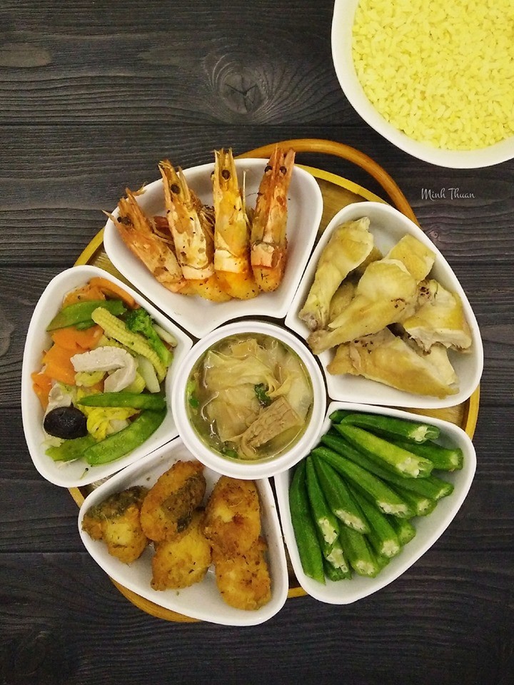 Tròn mắt thán phục vì mâm cơm đẹp mắt của nữ giảng viên, chị em còn bất ngờ hơn nữa khi biết nguồn gốc chiếc mâm - 2 Tròn mắt thán phục vì mâm cơm đẹp mắt của nữ giảng viên, chị em còn bất ngờ hơn nữa khi biết nguồn gốc chiếc mâm - 2