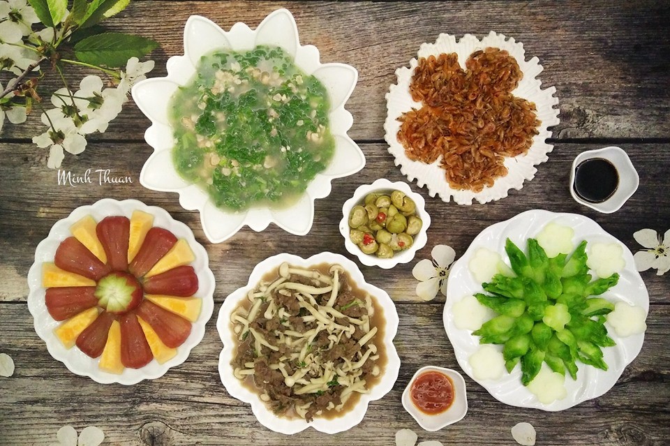 Tròn mắt thán phục vì mâm cơm đẹp mắt của nữ giảng viên, chị em còn bất ngờ hơn nữa khi biết nguồn gốc chiếc mâm - 6 Tròn mắt thán phục vì mâm cơm đẹp mắt của nữ giảng viên, chị em còn bất ngờ hơn nữa khi biết nguồn gốc chiếc mâm - 6