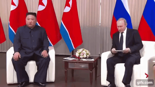 Hội nghị Nga Triều: Ông Kim Jong Un mắc lỗi trang phục, đội ngũ ngoại giao 'tối sầm mặt' - 1 Hội nghị Nga Triều: Ông Kim Jong Un mắc lỗi trang phục, đội ngũ ngoại giao 'tối sầm mặt' - 1