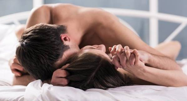 Có nên uống nước tăng lực trước khi quan hệ? - 1 Có nên uống nước tăng lực trước khi quan hệ? - 1