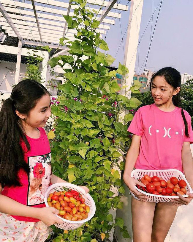 'Công chúa' 14 tuổi nhà Quyền Linh: Cao 1m7, sở hữu vẻ đẹp mong manh và được ví là bản sao của Trương Bá Chi - 14 'Công chúa' 14 tuổi nhà Quyền Linh: Cao 1m7, sở hữu vẻ đẹp mong manh và được ví là bản sao của Trương Bá Chi - 14