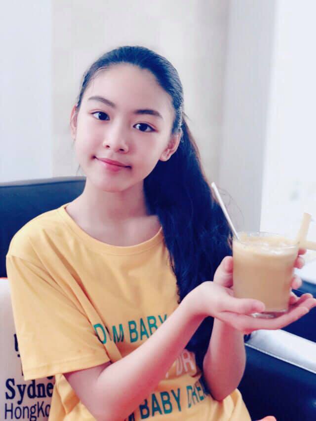 'Công chúa' 14 tuổi nhà Quyền Linh: Cao 1m7, sở hữu vẻ đẹp mong manh và được ví là bản sao của Trương Bá Chi - 2 'Công chúa' 14 tuổi nhà Quyền Linh: Cao 1m7, sở hữu vẻ đẹp mong manh và được ví là bản sao của Trương Bá Chi - 2