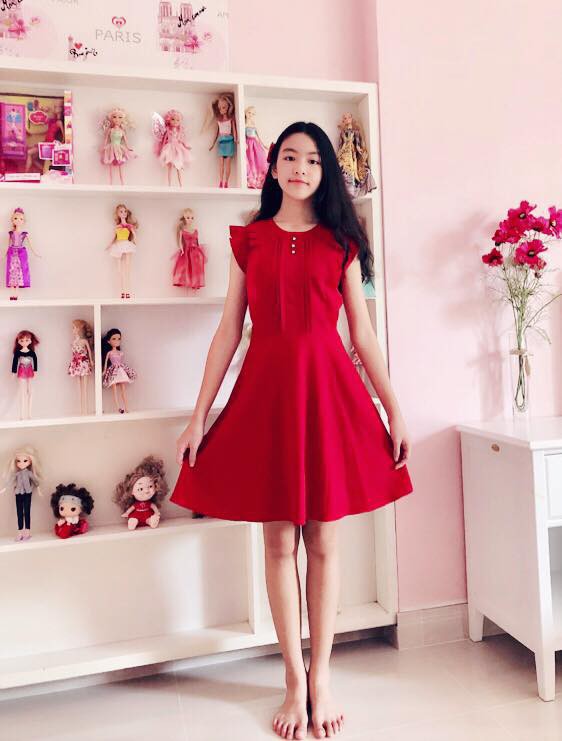 'Công chúa' 14 tuổi nhà Quyền Linh: Cao 1m7, sở hữu vẻ đẹp mong manh và được ví là bản sao của Trương Bá Chi - 4 'Công chúa' 14 tuổi nhà Quyền Linh: Cao 1m7, sở hữu vẻ đẹp mong manh và được ví là bản sao của Trương Bá Chi - 4