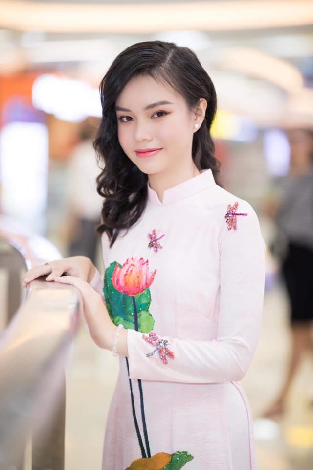 Nữ diễn viên sinh năm 2004 kể chuyện đóng cảnh người lớn với bạn diễn hơn 30 tuổi Nữ diễn viên sinh năm 2004 kể chuyện đóng cảnh người lớn với bạn diễn hơn 30 tuổi