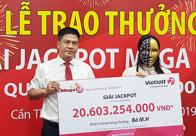 Gia đình kinh doanh mỹ phẩm ở miền Tây 4 lần trúng số độc đắc Gia đình kinh doanh mỹ phẩm ở miền Tây 4 lần trúng số độc đắc