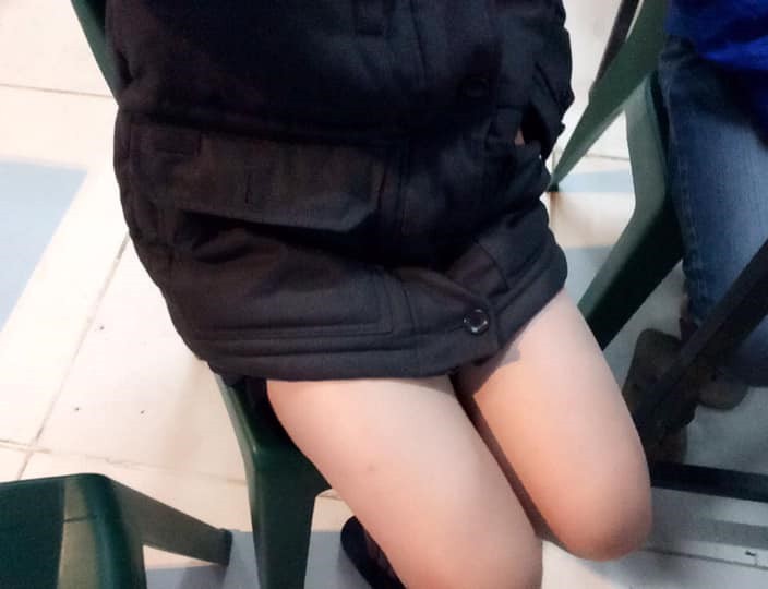 Cộng đồng mạng cười lăn vì màn khoe chân của anh chồng hài hước, thẳng tay 'dằn mặt' nhan sắc của vợ - 1 Cộng đồng mạng cười lăn vì màn khoe chân của anh chồng hài hước, thẳng tay 'dằn mặt' nhan sắc của vợ - 1