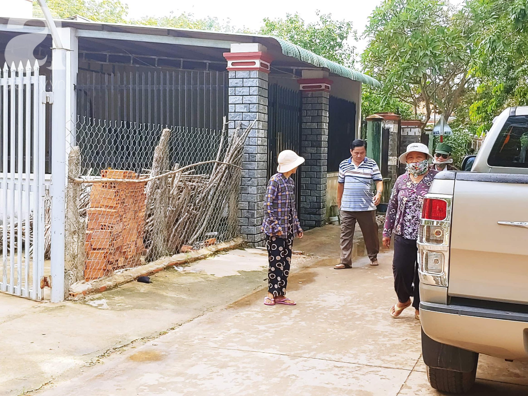 Hiện trường ngôi nhà bí ẩn có 2 thi thể đang phân hủy trong khối bê tông, cảnh sát phong tỏa nghiêm ngặt - 6 Hiện trường ngôi nhà bí ẩn có 2 thi thể đang phân hủy trong khối bê tông, cảnh sát phong tỏa nghiêm ngặt - 6