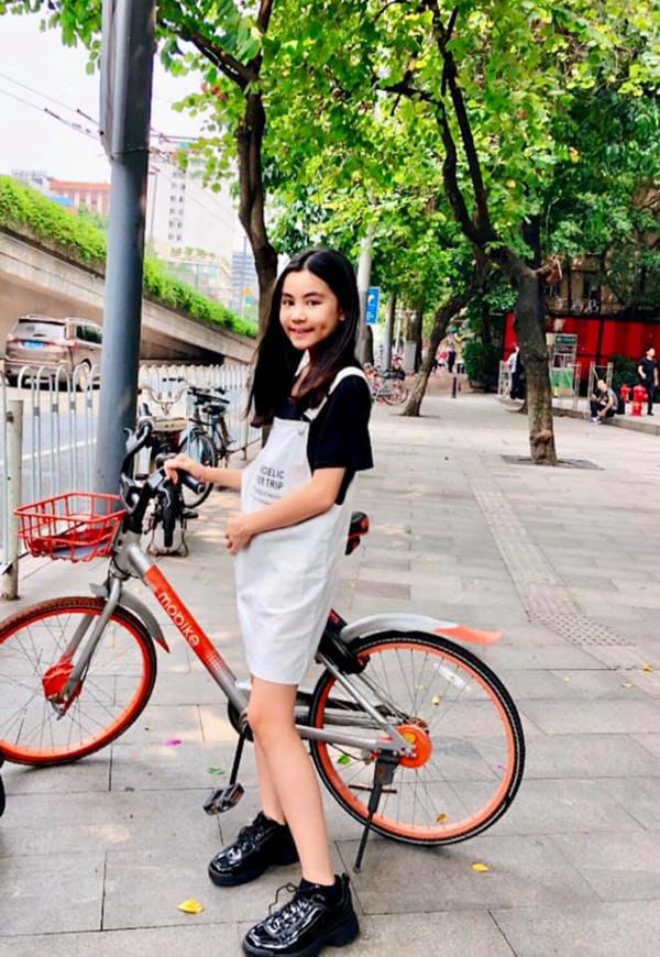 2 cô con gái nhà Quyền Linh: Cô chị được ví như Trương Bá Chi, cô em gây ấn tượng nhờ đặc điểm 'ăn tiền' này - 5 2 cô con gái nhà Quyền Linh: Cô chị được ví như Trương Bá Chi, cô em gây ấn tượng nhờ đặc điểm 'ăn tiền' này - 5