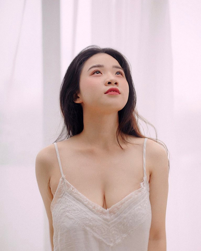 Sau 4 năm, học trò Mỹ Tâm từ 1 ca sĩ béo đã trở nên quyến rũ tới khó tin Sau 4 năm, học trò Mỹ Tâm từ 1 ca sĩ béo đã trở nên quyến rũ tới khó tin