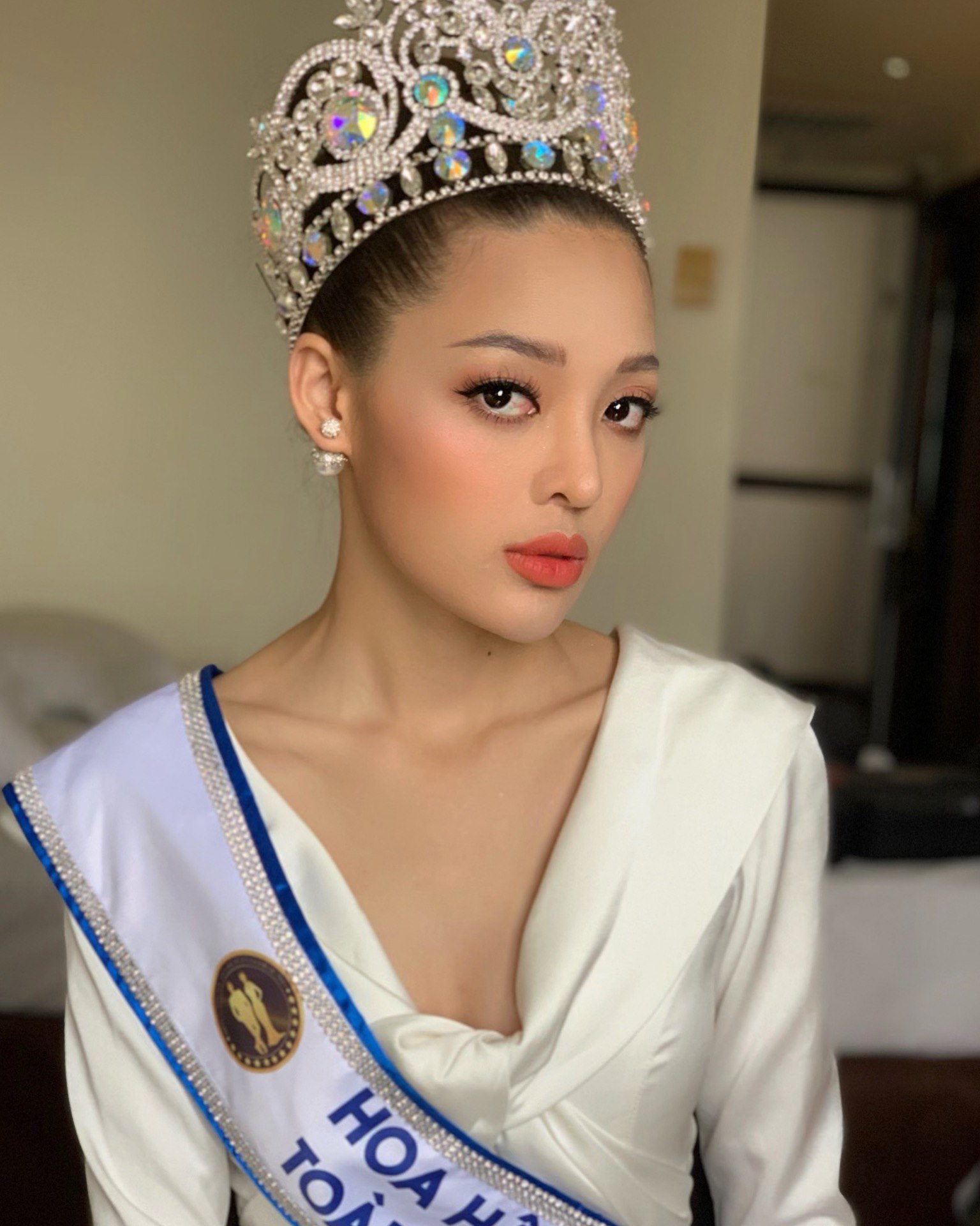 Mỹ nhân 20 tuổi vừa đăng quang Hoa hậu đã bị 'khui' ảnh nude táo bạo Mỹ nhân 20 tuổi vừa đăng quang Hoa hậu đã bị 'khui' ảnh nude táo bạo