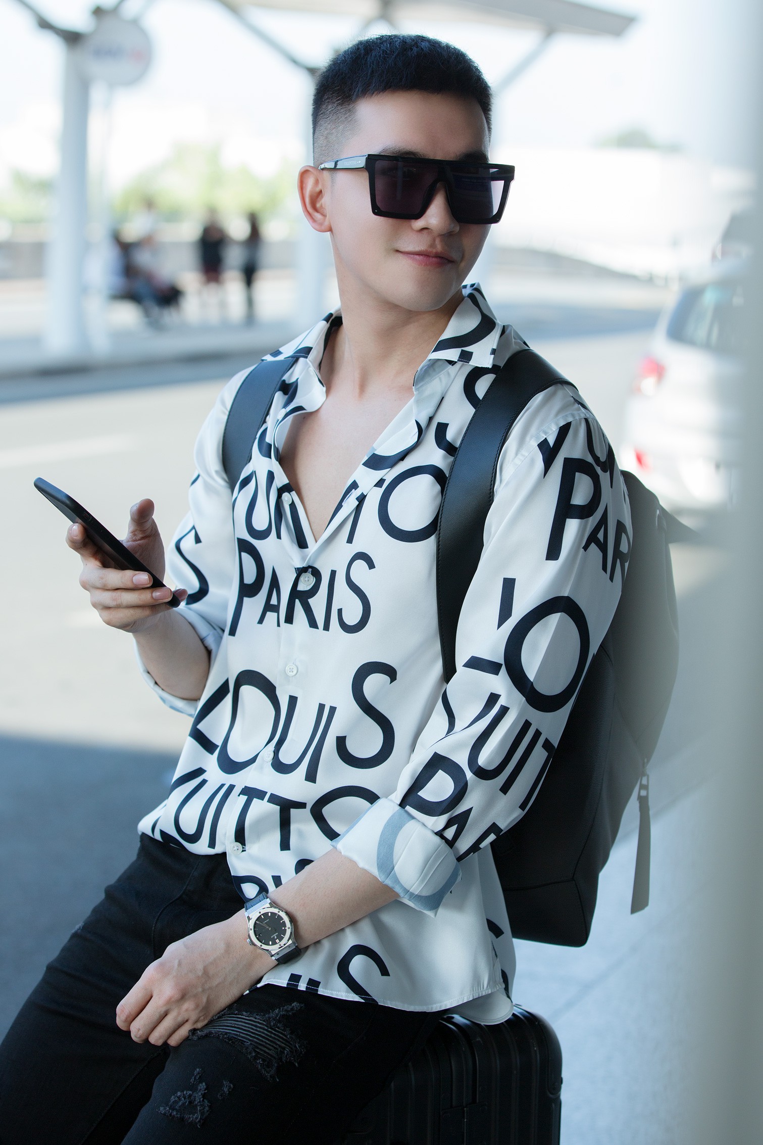 Võ Cảnh xuất hiện nổi bật và cực điển trai tại sân bay sang Pháp dự Liên hoan phim Cannes - 4 Võ Cảnh xuất hiện nổi bật và cực điển trai tại sân bay sang Pháp dự Liên hoan phim Cannes - 4
