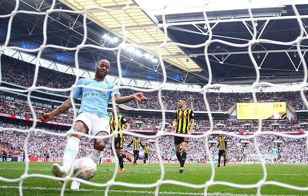 Sterling lên tiếng xin lỗi sau tình huống 'cướp trắng' bàn thắng của Gabriel Jesus Sterling lên tiếng xin lỗi sau tình huống 'cướp trắng' bàn thắng của Gabriel Jesus