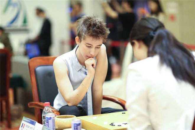 Nữ kỳ thủ gây ấn tượng với mái tóc ngắn cực 'soái': Chị 'bẻ cong' em luôn rồi nè! - 9 Nữ kỳ thủ gây ấn tượng với mái tóc ngắn cực 'soái': Chị 'bẻ cong' em luôn rồi nè! - 9