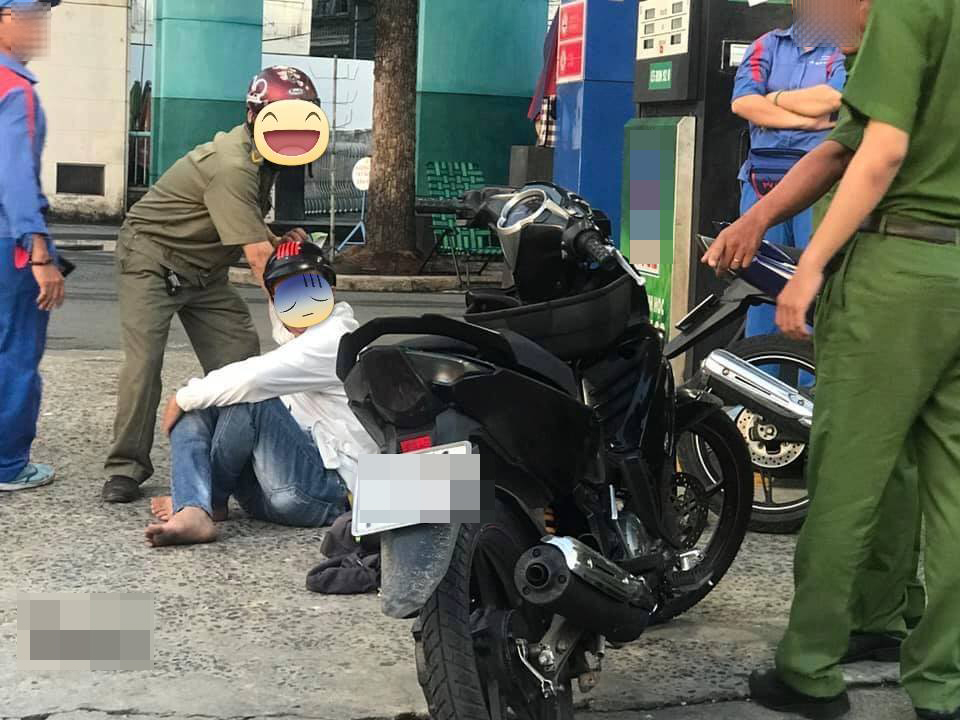 Góc nghiệp quật tức thì: Trộm xe vừa đổ xăng đầy bình thì bị tóm 'không trượt phát nào' - 1 Góc nghiệp quật tức thì: Trộm xe vừa đổ xăng đầy bình thì bị tóm 'không trượt phát nào' - 1