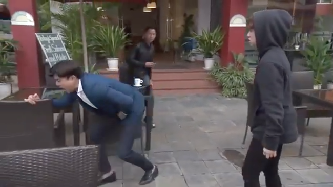 Về nhà đi con tập 27: Đã ngu còn cố tình tỏ ra 'nguy hiểm', Vũ xuống nước đòi đền hẳn 1 tỷ vẫn bị Thư bắt 'làm cha đứa bé' Về nhà đi con tập 27: Đã ngu còn cố tình tỏ ra 'nguy hiểm', Vũ xuống nước đòi đền hẳn 1 tỷ vẫn bị Thư bắt 'làm cha đứa bé'