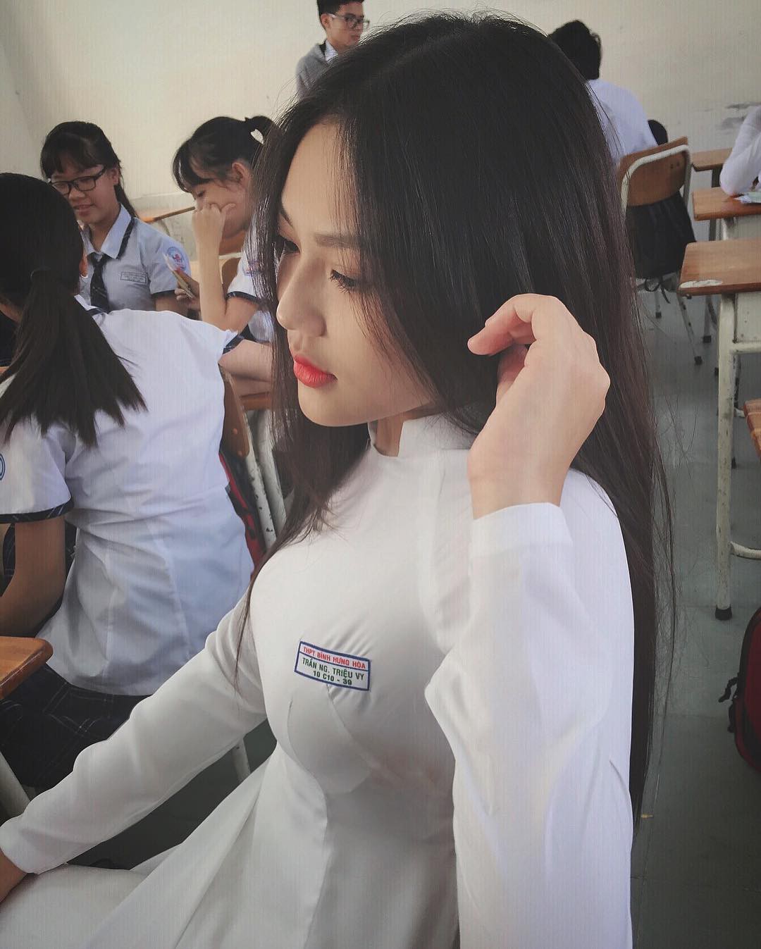 Mặc áo dài vẫn ngút ngàn thần thái, hội gái xinh liên tục khiến dân mạng Việt liêu xiêu, báo Trung thì hết lời ca ngợi - 3 Mặc áo dài vẫn ngút ngàn thần thái, hội gái xinh liên tục khiến dân mạng Việt liêu xiêu, báo Trung thì hết lời ca ngợi - 3