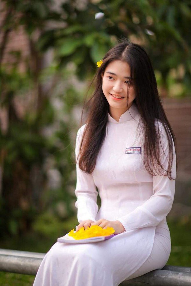 Mặc áo dài vẫn ngút ngàn thần thái, hội gái xinh liên tục khiến dân mạng Việt liêu xiêu, báo Trung thì hết lời ca ngợi - 9 Mặc áo dài vẫn ngút ngàn thần thái, hội gái xinh liên tục khiến dân mạng Việt liêu xiêu, báo Trung thì hết lời ca ngợi - 9