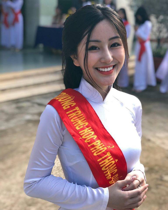 Mặc áo dài vẫn ngút ngàn thần thái, hội gái xinh liên tục khiến dân mạng Việt liêu xiêu, báo Trung thì hết lời ca ngợi Mặc áo dài vẫn ngút ngàn thần thái, hội gái xinh liên tục khiến dân mạng Việt liêu xiêu, báo Trung thì hết lời ca ngợi