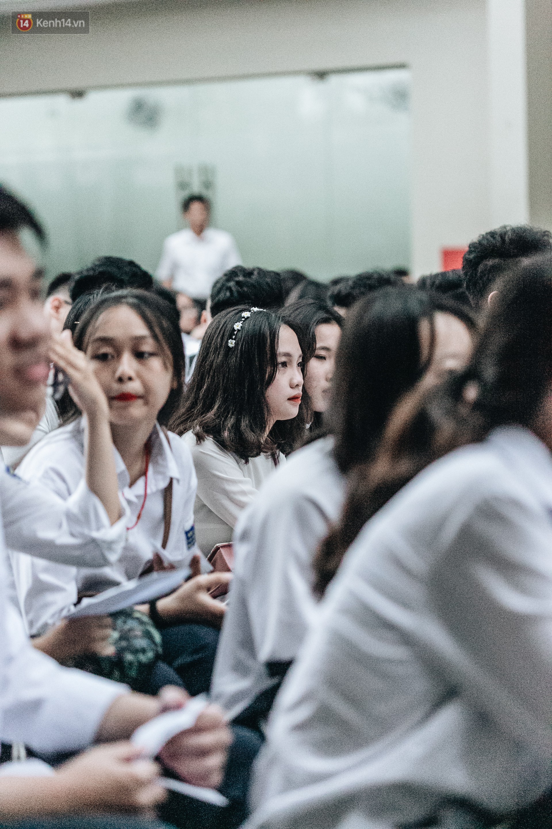Mặc áo dài trắng đội mưa dự lễ bế giảng, dàn nữ sinh ngôi trường này gây thương nhớ vì quá xinh xắn - 12 Mặc áo dài trắng đội mưa dự lễ bế giảng, dàn nữ sinh ngôi trường này gây thương nhớ vì quá xinh xắn - 12