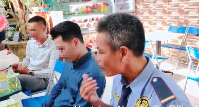 Thanh niên Việt kiều đến tận nơi xin lỗi 2 nhân viên bảo vệ: 'Con không khinh mấy chú, con cũng tự làm đủ nghề mới có tiền' - 3 Thanh niên Việt kiều đến tận nơi xin lỗi 2 nhân viên bảo vệ: 'Con không khinh mấy chú, con cũng tự làm đủ nghề mới có tiền' - 3