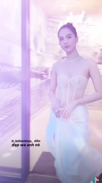 Sau bộ đầm 'có như không', Ngọc Trinh tái xuất táo bạo hơn, netizen bình luận: Trông giống bikini quấn khăn tắm - 3 Sau bộ đầm 'có như không', Ngọc Trinh tái xuất táo bạo hơn, netizen bình luận: Trông giống bikini quấn khăn tắm - 3