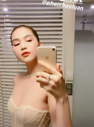 Sau bộ đầm 'có như không', Ngọc Trinh tái xuất táo bạo hơn, netizen bình luận: Trông giống bikini quấn khăn tắm - 4 Sau bộ đầm 'có như không', Ngọc Trinh tái xuất táo bạo hơn, netizen bình luận: Trông giống bikini quấn khăn tắm - 4