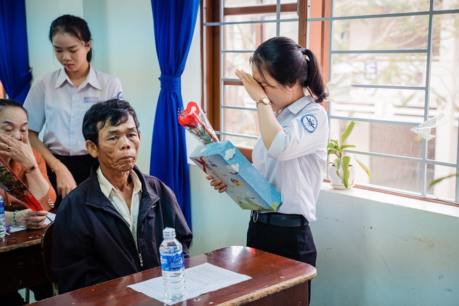 Ảnh kỷ yếu rơi nước mắt của học sinh Vũng Tàu - 2 Ảnh kỷ yếu rơi nước mắt của học sinh Vũng Tàu - 2