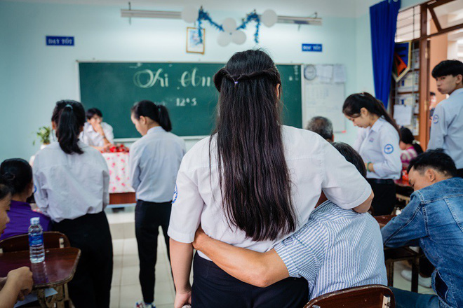 Ảnh kỷ yếu rơi nước mắt của học sinh Vũng Tàu - 8 Ảnh kỷ yếu rơi nước mắt của học sinh Vũng Tàu - 8