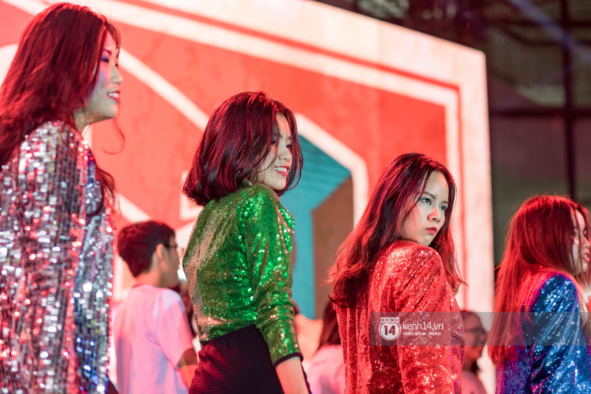 Dàn nữ sinh trường chuyên Amsterdam siêu sexy, đội mưa to nhảy máu lửa trong lễ trưởng thành Dàn nữ sinh trường chuyên Amsterdam siêu sexy, đội mưa to nhảy máu lửa trong lễ trưởng thành