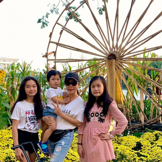 Cuộc sống viên mãn của ca sĩ Mỹ Lệ sau nhiều năm 'ở ẩn': Từ bỏ hào quang, sẵn sàng làm hậu phương vững chắc cho chồng - 9 Cuộc sống viên mãn của ca sĩ Mỹ Lệ sau nhiều năm 'ở ẩn': Từ bỏ hào quang, sẵn sàng làm hậu phương vững chắc cho chồng - 9