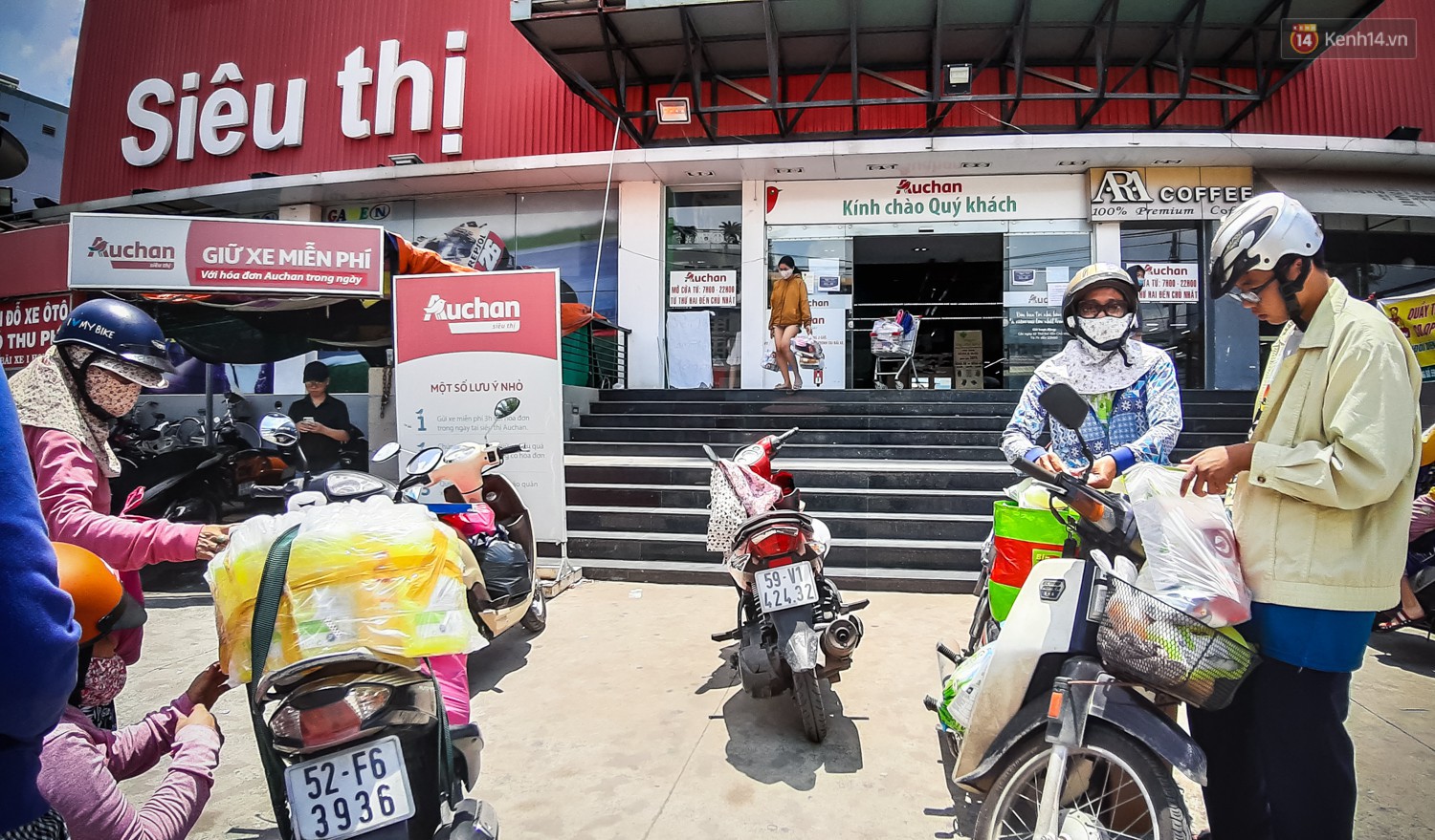 Auchan sale 50% vẫn bị khách hàng tố bán đắt hơn cả giá chưa giảm, sự thật có phải như vậy? Auchan sale 50% vẫn bị khách hàng tố bán đắt hơn cả giá chưa giảm, sự thật có phải như vậy?