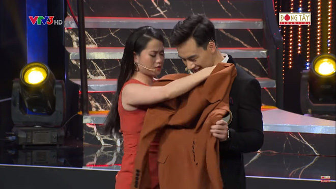 Phạm Quỳnh Anh gây bất ngờ với màn 'cưa cẩm' trai lạ táo bạo trên truyền hình - 3 Phạm Quỳnh Anh gây bất ngờ với màn 'cưa cẩm' trai lạ táo bạo trên truyền hình - 3