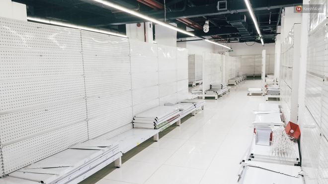 Siêu thị Auchan những ngày cuối cùng ở Việt Nam: Hàng hoá được gom lại một chỗ, không còn cảnh chen lấn - 8 Siêu thị Auchan những ngày cuối cùng ở Việt Nam: Hàng hoá được gom lại một chỗ, không còn cảnh chen lấn - 8