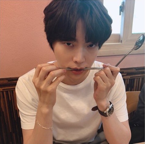 'Nàng cỏ' Goo Hye Sun chăm chồng kiểu gì mà khéo thế, Ahn Jae Hyun còi cọc đã lột xác ngoạn mục sau 4 năm! - 6 'Nàng cỏ' Goo Hye Sun chăm chồng kiểu gì mà khéo thế, Ahn Jae Hyun còi cọc đã lột xác ngoạn mục sau 4 năm! - 6