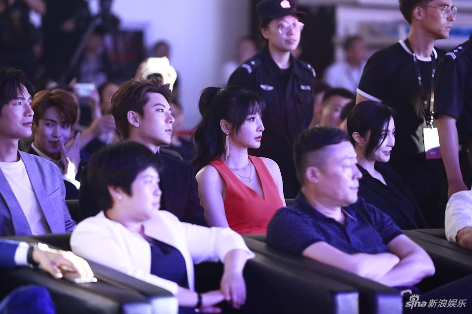 Phạm Băng Băng lặng lẽ tái xuất, gương mặt khác lạ và khí chất sau bao ngày 'ở ẩn' gây ra phản ứng trái chiều - 8 Phạm Băng Băng lặng lẽ tái xuất, gương mặt khác lạ và khí chất sau bao ngày 'ở ẩn' gây ra phản ứng trái chiều - 8