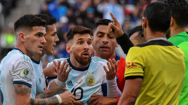 Messi đối diện án phạt cực nặng vì chỉ trích LĐBĐ Nam Mỹ Messi đối diện án phạt cực nặng vì chỉ trích LĐBĐ Nam Mỹ