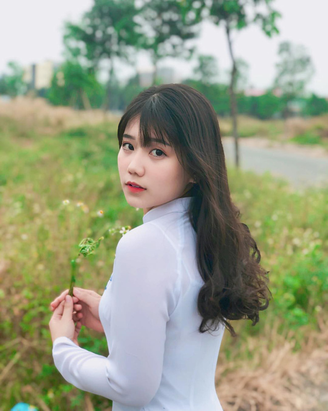 Girl xinh Bình Dương sinh năm 2001 được mệnh danh là 'cực phẩm áo dài': Áo trắng có làm anh say nắng? - 4 Girl xinh Bình Dương sinh năm 2001 được mệnh danh là 'cực phẩm áo dài': Áo trắng có làm anh say nắng? - 4