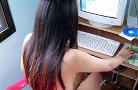 Phút vợ mạnh dạn chat sex và những đêm thăng hoa của vợ chồng dù ở xa nhau nửa vòng trái đất - 1 Phút vợ mạnh dạn chat sex và những đêm thăng hoa của vợ chồng dù ở xa nhau nửa vòng trái đất - 1