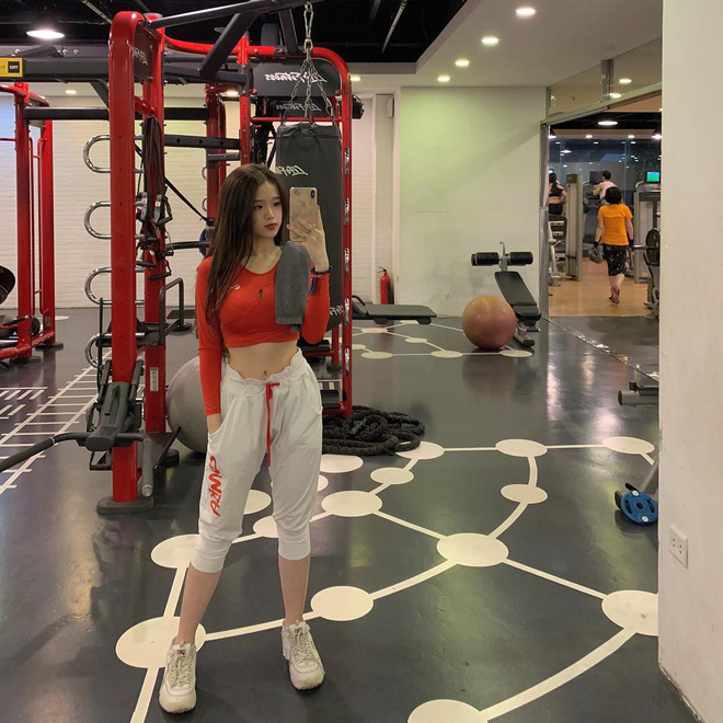 2 năm và 4 lần diện bikini đưa Linh Ka từ cô bé bắt trend gây sốc trở thành thiếu nữ sở hữu body 'đốt mắt' - 8 2 năm và 4 lần diện bikini đưa Linh Ka từ cô bé bắt trend gây sốc trở thành thiếu nữ sở hữu body 'đốt mắt' - 8